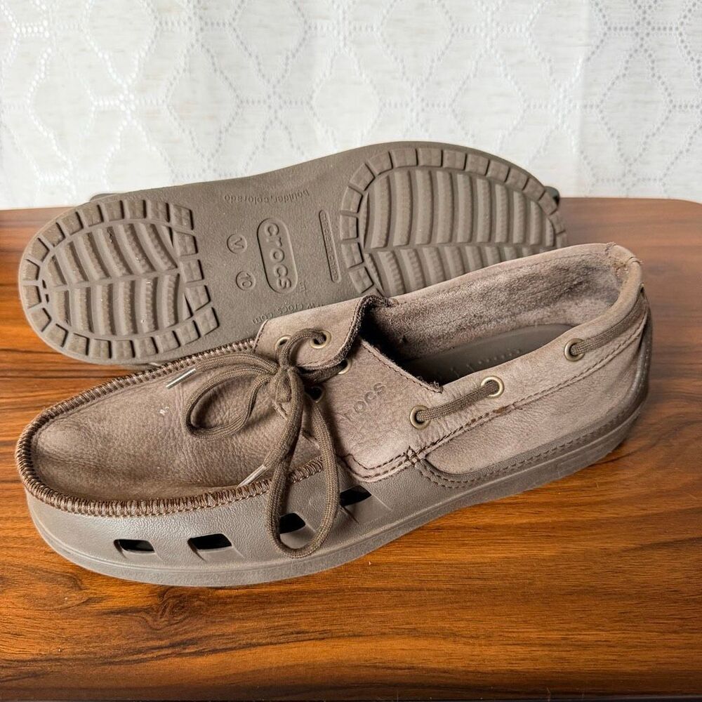 Crocs men’s 10 Grey Brown Leather Loafer Casual Boat Deck Shoes